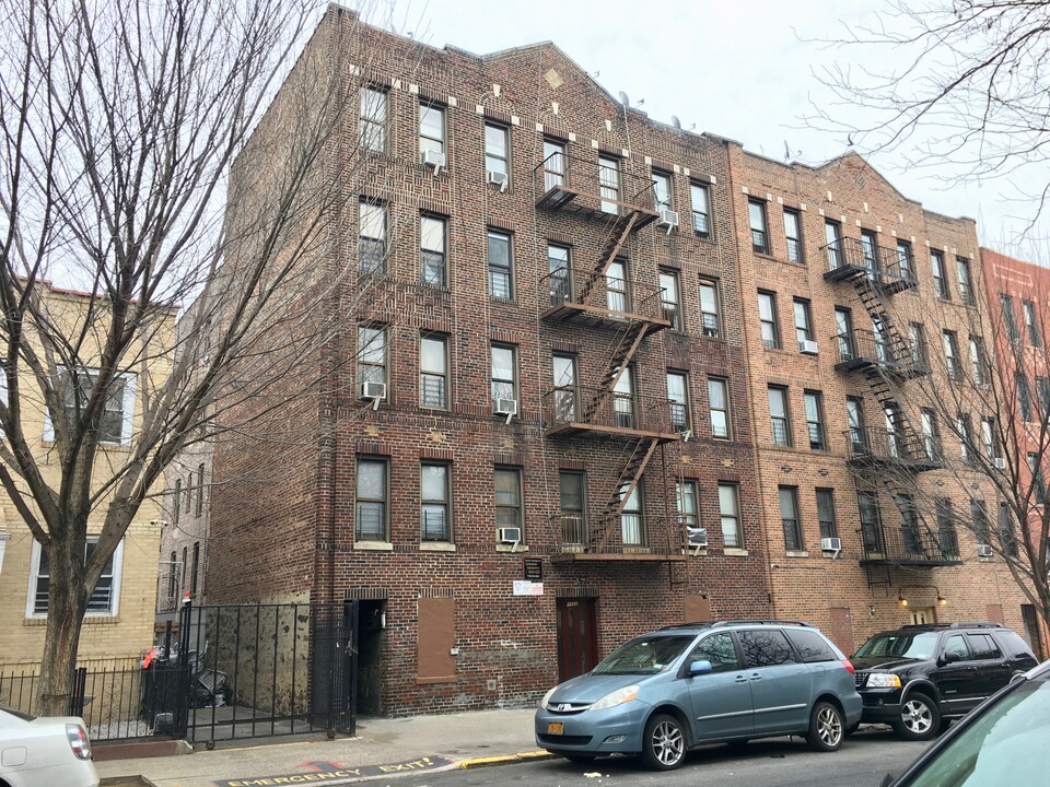 1532 Leland Ave in Bronx, NY - Building Photo