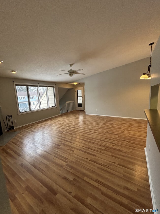 90 Little Oak Ln in Rocky Hill, CT - Building Photo - Building Photo