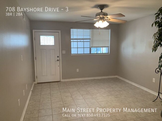 708 Bayshore Dr, Unit 3 in Pensacola, FL - Building Photo - Building Photo