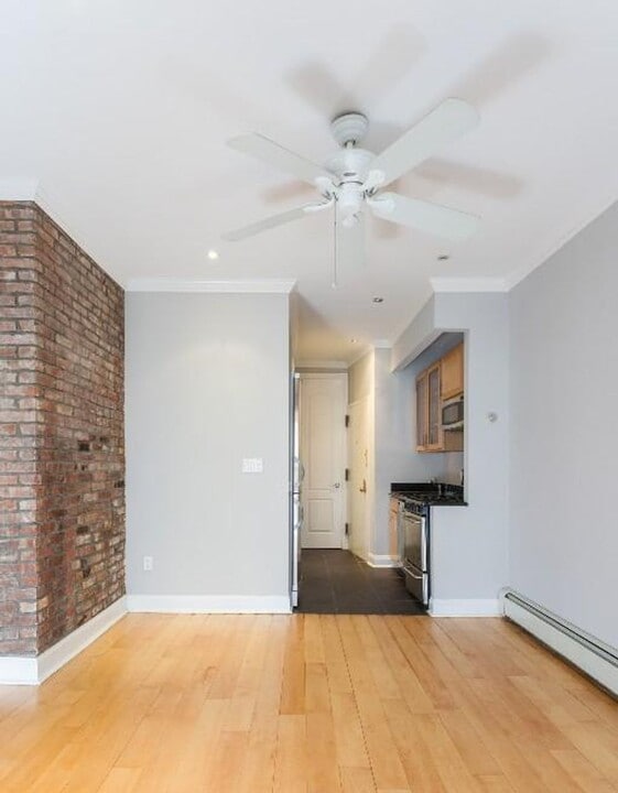 AVENUE B, Unit 4/3FN in New York, NY - Building Photo