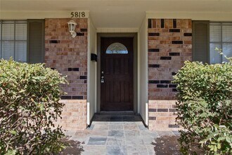 5818 Silver Frst Dr in Houston, TX - Building Photo - Building Photo