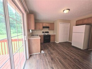 186 S Red Oak Way in Temple, GA - Building Photo - Building Photo