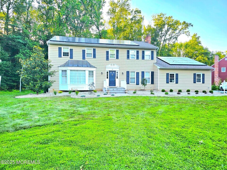 19 Monterey Dr in West Windsor Township, NJ - Building Photo