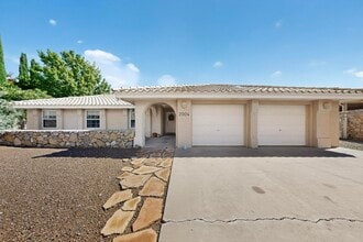 2004 Vista Lejano in Las Cruces, NM - Building Photo - Building Photo