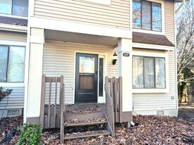 217 Bridgewater Dr in Newport News, VA - Building Photo