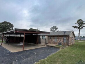1106 E Fairmont St in Longview, TX - Building Photo - Building Photo