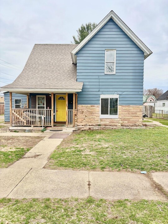816 E Grove St in Mishawaka, IN - Building Photo