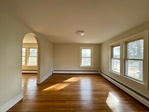 126 Beecher St-Unit -2 in Southington, CT - Building Photo - Building Photo