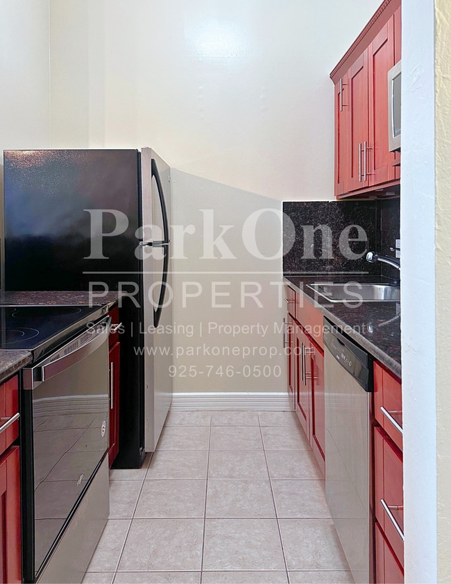 490 N Civic Dr in Walnut Creek, CA - Building Photo - Building Photo
