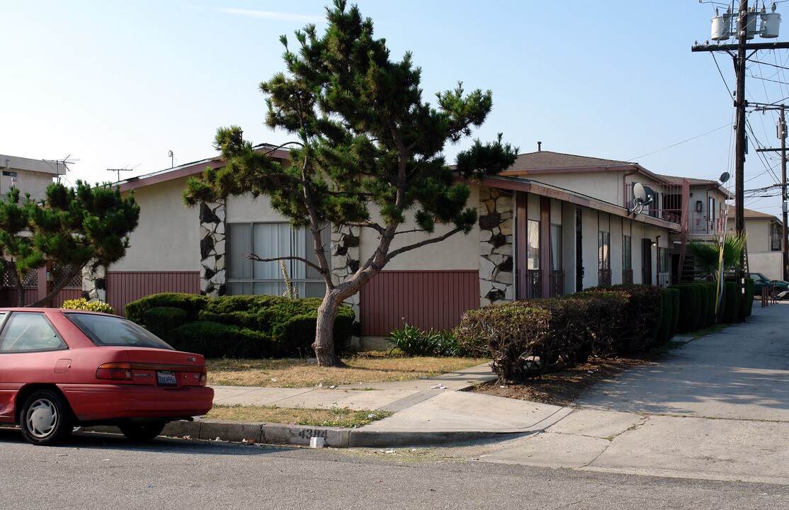 4384 W 137th St in Hawthorne, CA - Building Photo