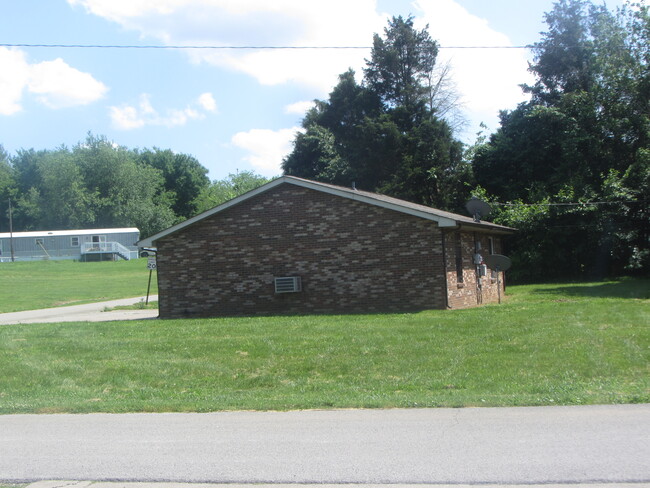 245 Arkansas Ave, Unit 245 ARKANSAS AVE APT#B B in Oak Grove, KY - Foto de edificio - Building Photo