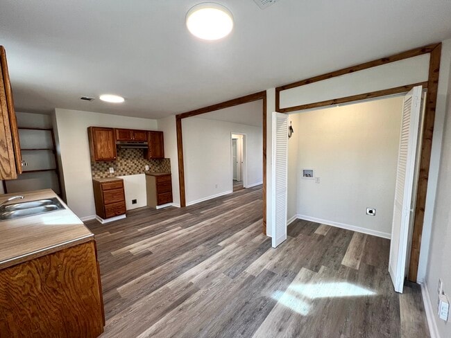 1127 E Highland Ave in Malvern, AR - Building Photo - Building Photo