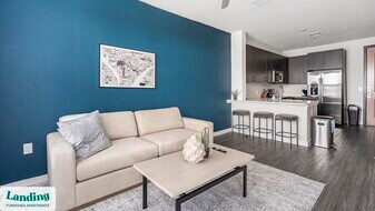 14015 Univ Pass in San Antonio, TX - Building Photo