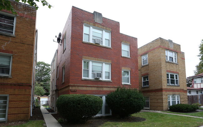 3414 Grove Ave in Berwyn, IL - Building Photo - Building Photo