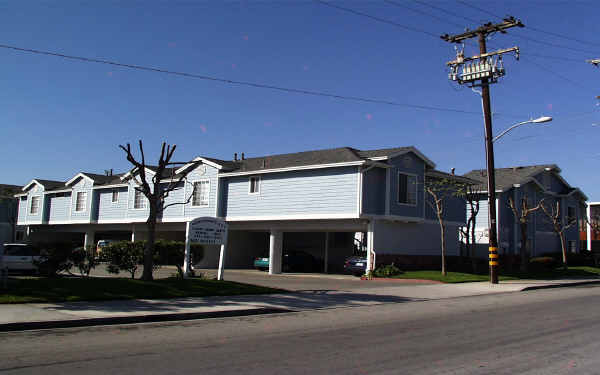 887 W 15th St in Newport Beach, CA - Foto de edificio - Building Photo