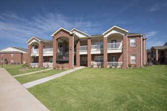 The Greens at Lake Overholser in Yukon, OK - Building Photo - Building Photo