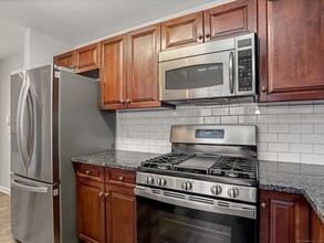 35 W Broad St in Stamford, CT - Building Photo - Building Photo