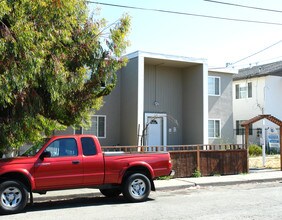 104 Michigan St in Vallejo, CA - Foto de edificio - Building Photo