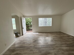 6072 Alameda Rd in Corning, CA - Building Photo - Building Photo