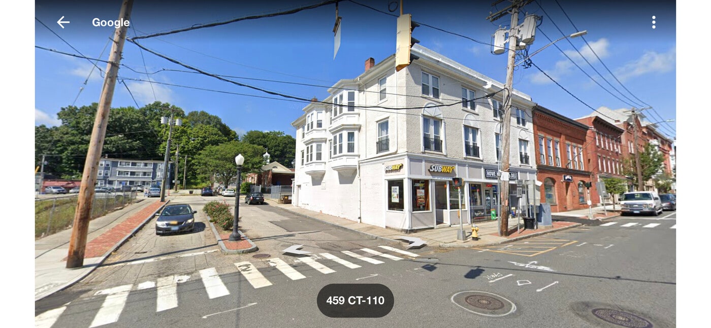 464 Howe Ave, Unit 3A in Shelton, CT - Foto de edificio