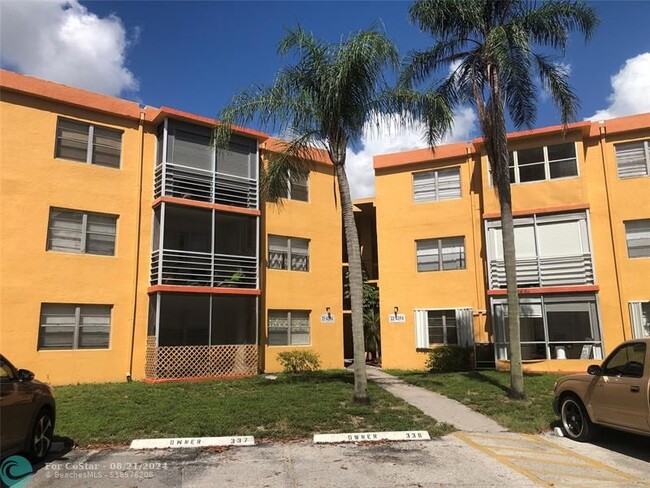 4394 NW 9th Ave in Pompano Beach, FL - Foto de edificio - Building Photo