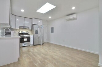 18 Wallis Ave in Jersey City, NJ - Building Photo - Building Photo
