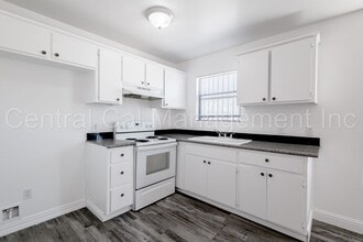 130 8th St in Bakersfield, CA - Building Photo - Building Photo