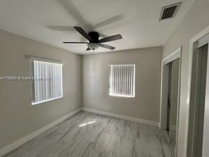 7415 SW 31st St in Miami, FL - Building Photo - Building Photo