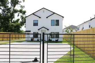 5204 Gold St-Unit -B in Houston, TX - Building Photo - Building Photo