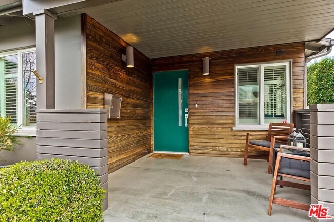 7820 Agnew Ave in Los Angeles, CA - Building Photo - Building Photo