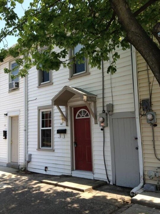 457 N Pitt St in Carlisle, PA - Building Photo