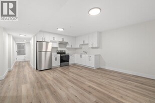 10539 McVeety St in Maple Ridge, BC - Building Photo
