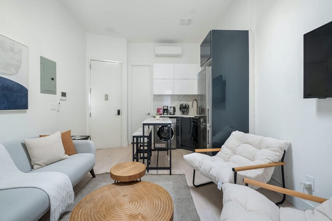 317 E 78th St in New York, NY - Building Photo - Building Photo