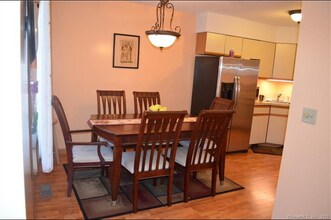 2703 Mill Pond Dr in South Windsor, CT - Building Photo - Building Photo