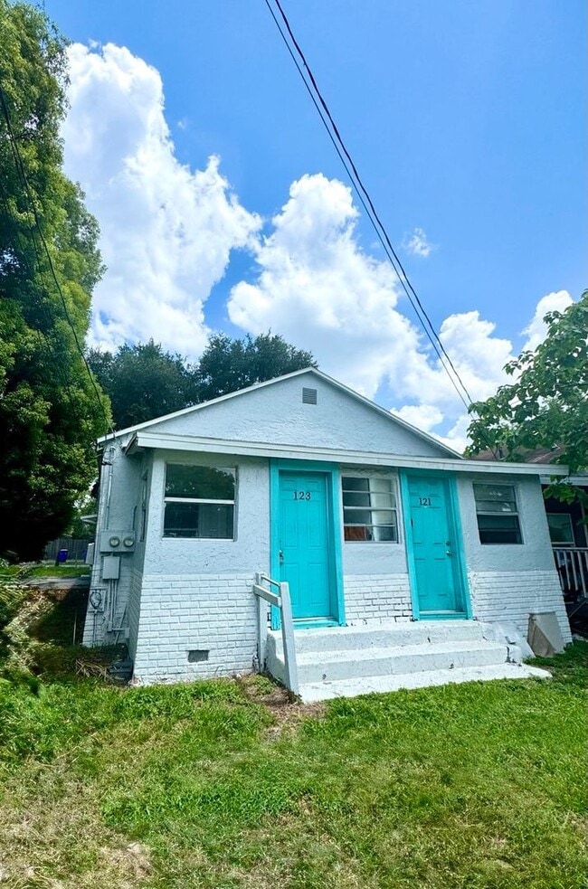 property at 121-123 W 6th St