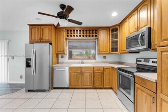 7621 SW 146th Ave in Miami, FL - Building Photo - Building Photo