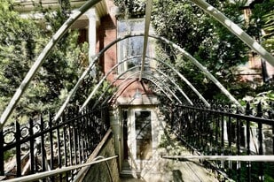 81 Brunswick Ave in Toronto, ON - Building Photo