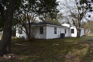 108 E Kirby Ave in Quinlan, TX - Building Photo