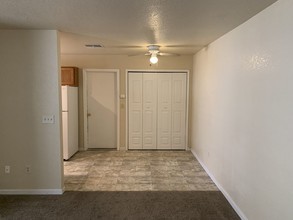 851 Baseline Rd in Bullhead City, AZ - Foto de edificio - Building Photo