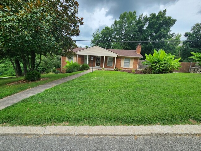 8114 Glimmer Way in Louisville, KY - Foto de edificio - Building Photo