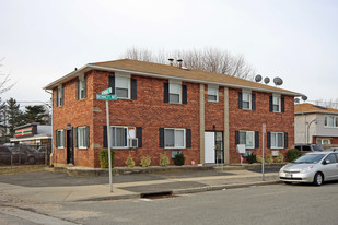 2420 Bennett Ave Apartamentos