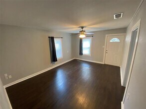 619 N Carroll Blvd in Denton, TX - Building Photo - Building Photo