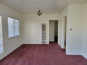 520 E Hyde Park Pl in Inglewood, CA - Building Photo - Building Photo