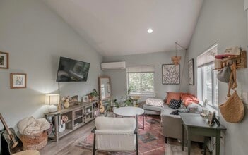 530 Missouri Ave S in Salem, OR - Foto de edificio - Building Photo