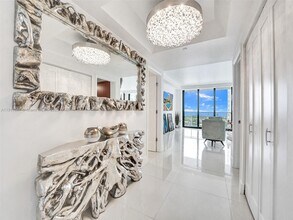 20281 E Country Club Dr in Aventura, FL - Foto de edificio - Building Photo