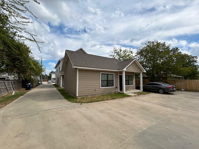 700 Highlands St in College Station, TX - Building Photo - Building Photo