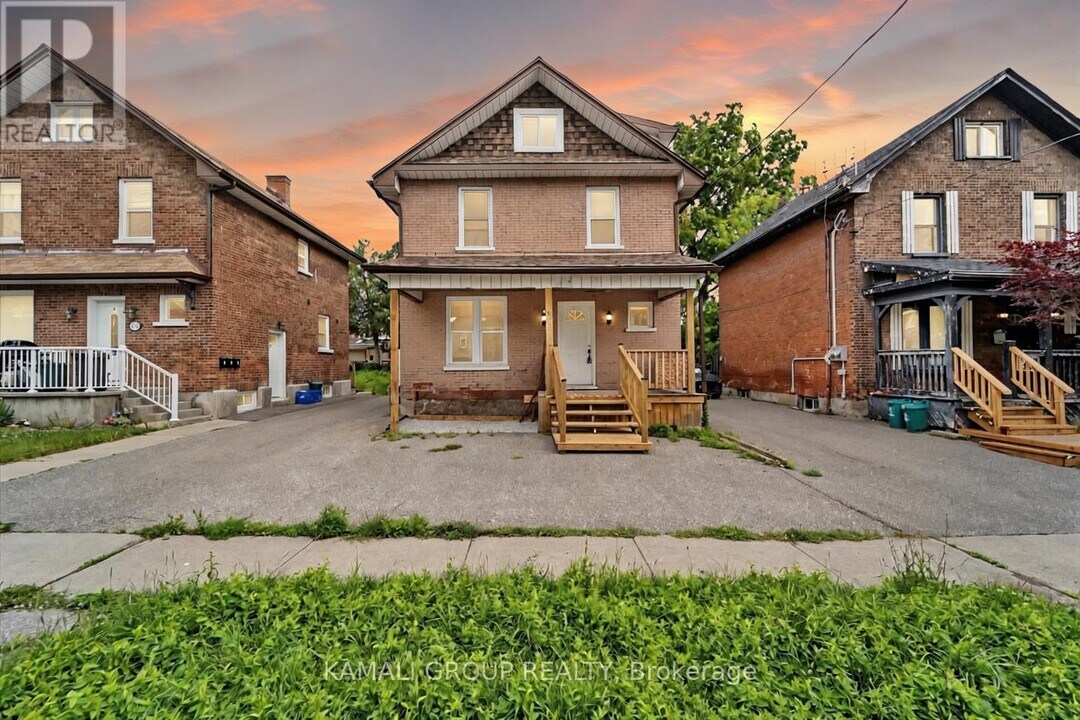 254 Bruce St in Oshawa, ON - Building Photo