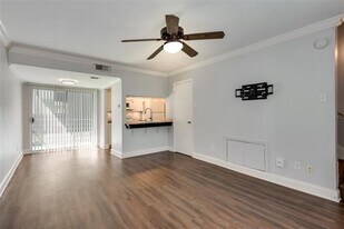 4211 Holland Ave in Dallas, TX - Building Photo