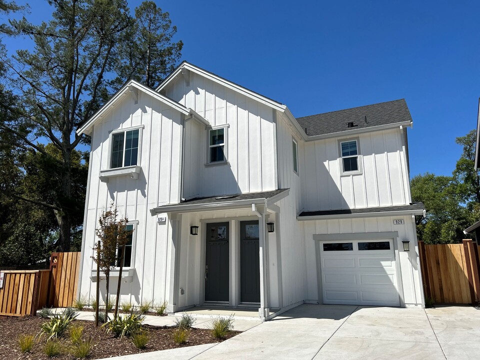 Rincon Meadows in Santa Rosa, CA - Building Photo