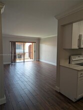 7160 Fairway Dr in Hialeah, FL - Building Photo - Building Photo